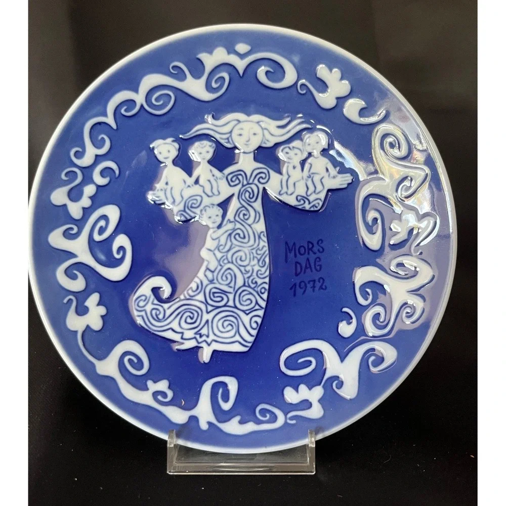 Royal Copenhagen 1972 Mors Dag Mother's Day Plate Blue White Porcelain 6 inch